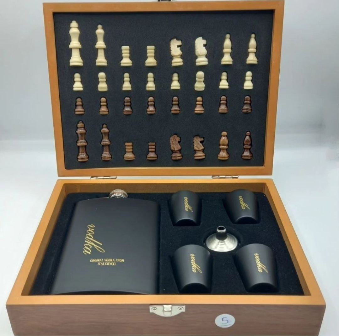ست قمقمه جیبی استیل ودکا و جعبه چوبی شطرنج