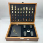 ست قمقمه جیبی استیل ودکا و جعبه چوبی شطرنج