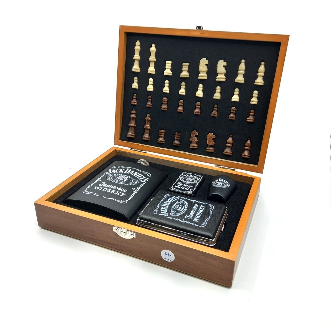 ست قمقمه جیبی،فندک و جاسیگاری جک دنیلز و جعبه چوبی شطرنج