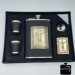 ست قمقمه جیبی دو شات ۲۷۰cc و فندک صلیب کد ۸۲۳