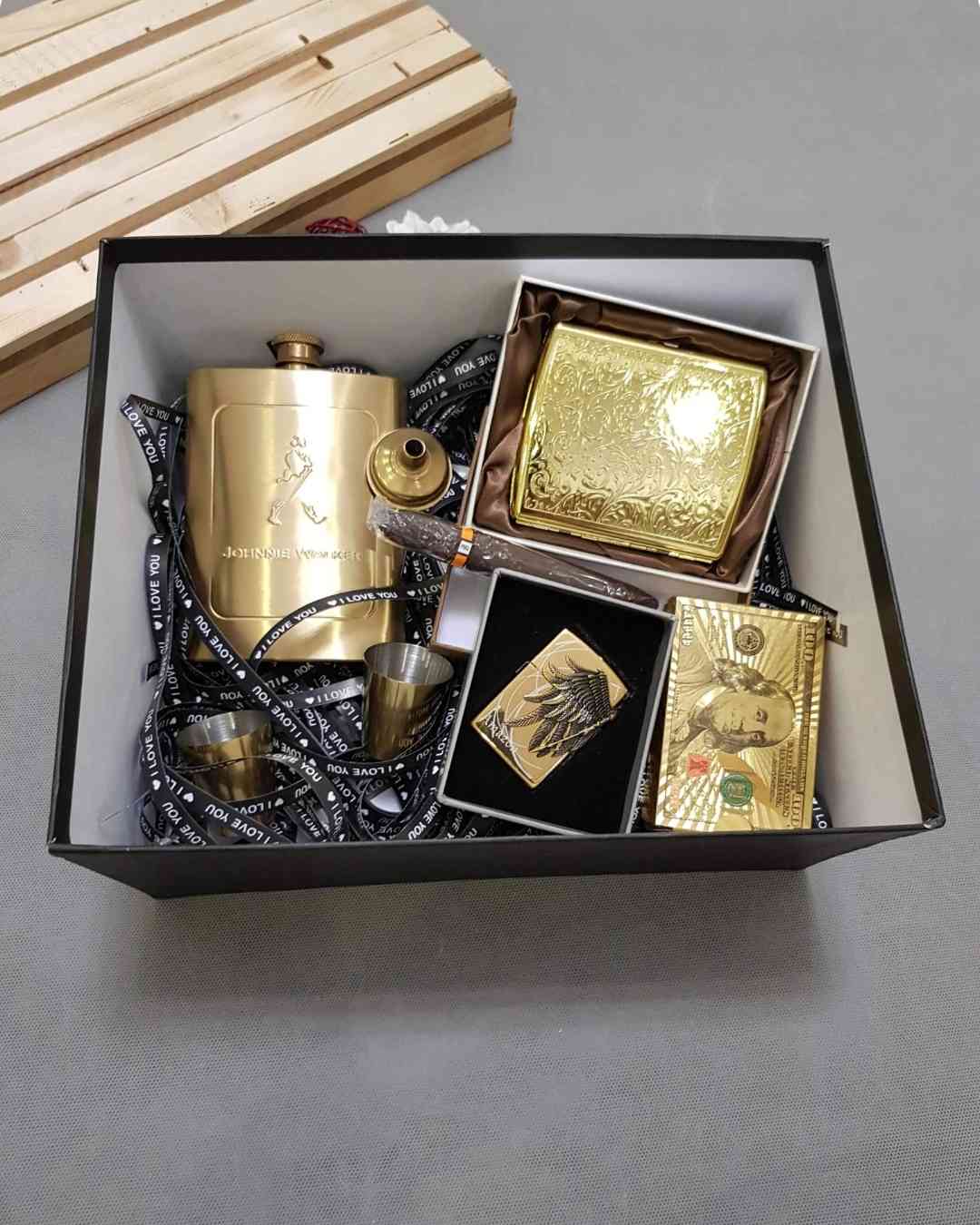 IMG_۲۰۲۵۰۸۱۱_۱۵۵۹۴۵ استفاده از هیپ فلاسک در سفر و طبیعت گردی